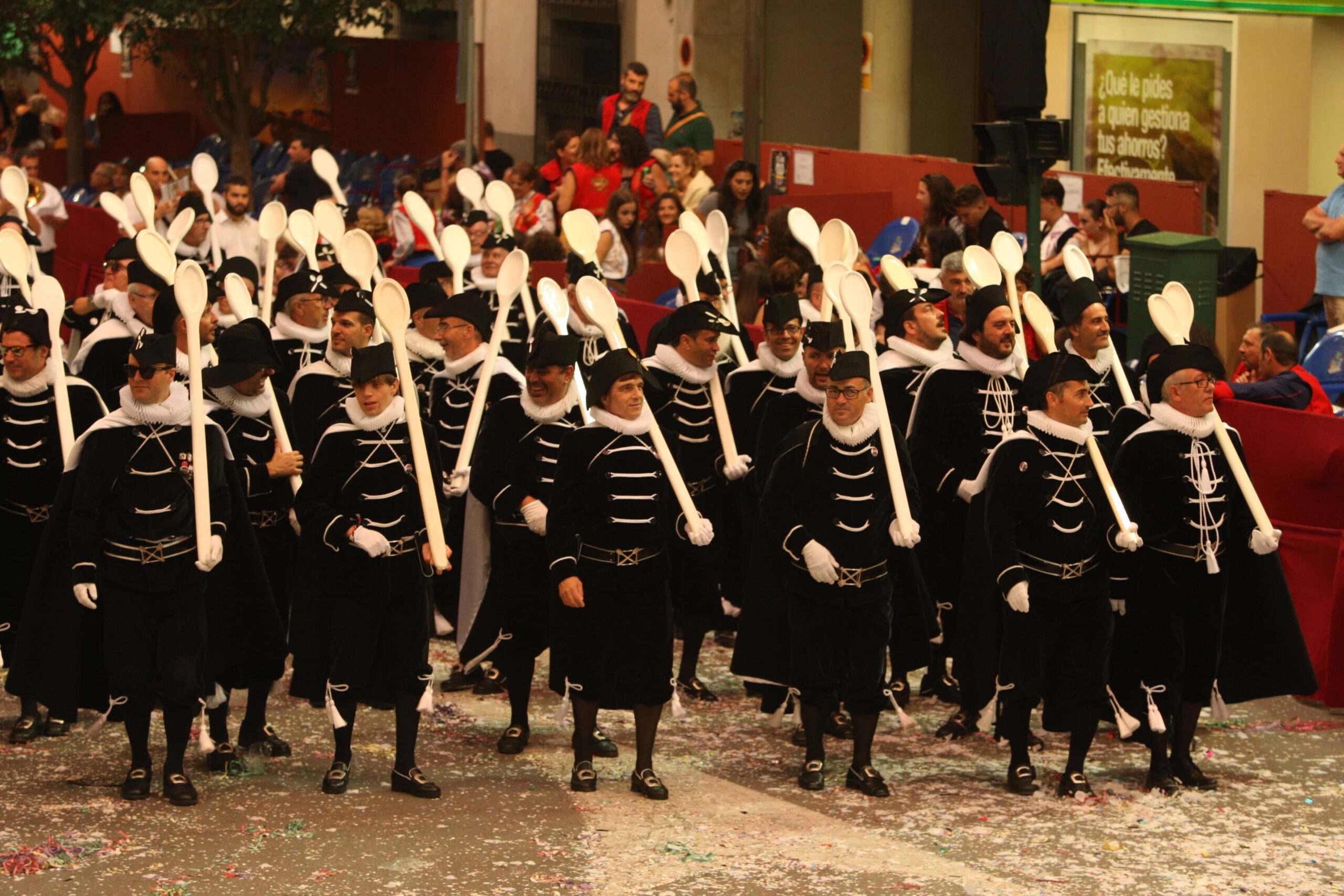 Socios de la comparsa de Estudiantes plantean la participación de escuadras especiales en los desfiles