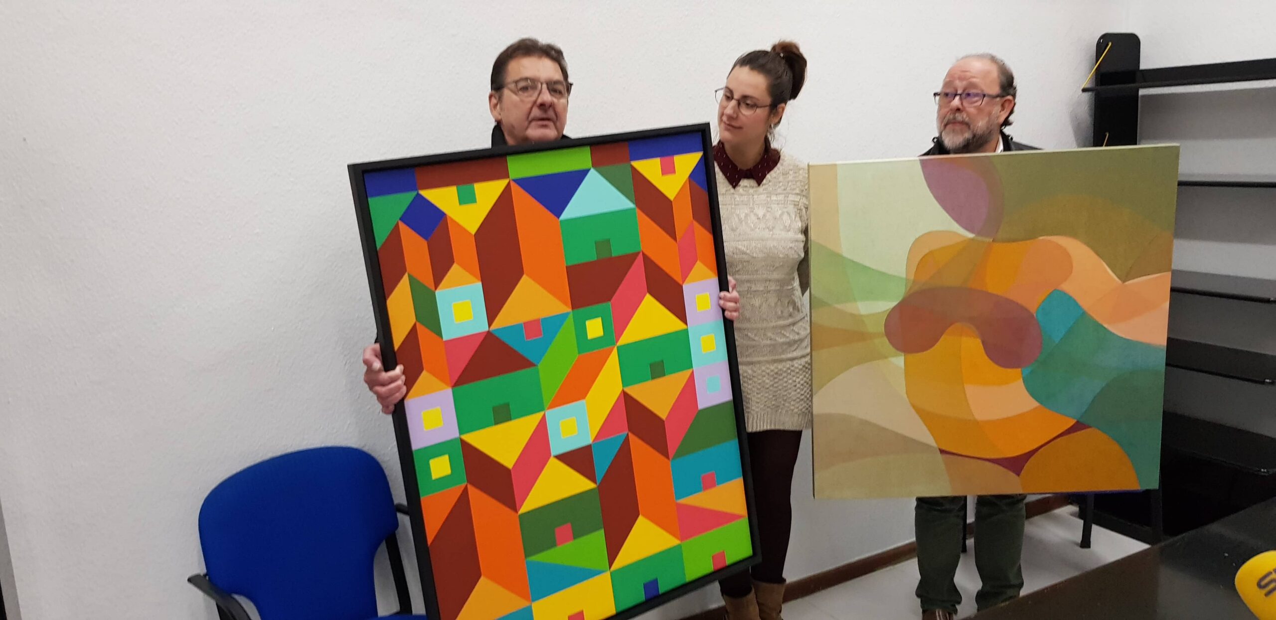 Tomás Navarro y “Chispes” donan dos cuadros al Ayuntamiento de Villena