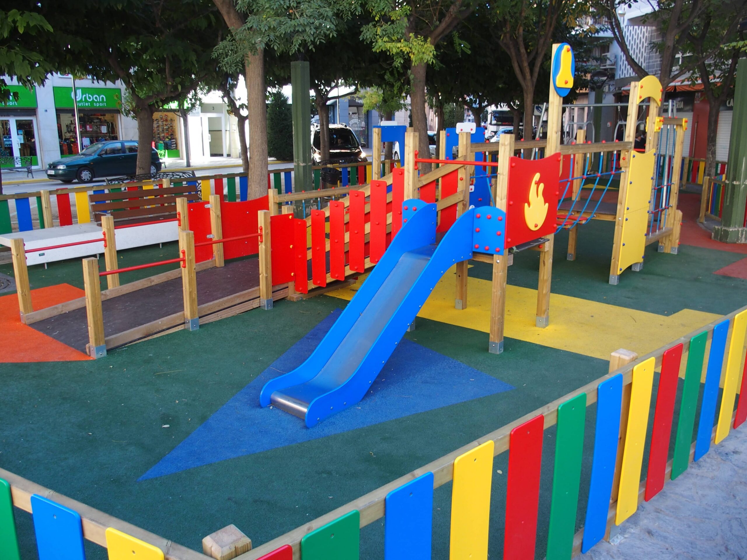 Villena reabre los juegos infantiles de los parques