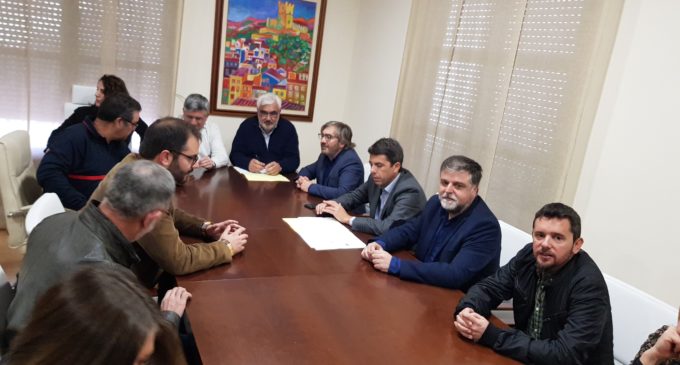El presidente de la diputación anuncia la construcción del parque de bomberos en El Rubial