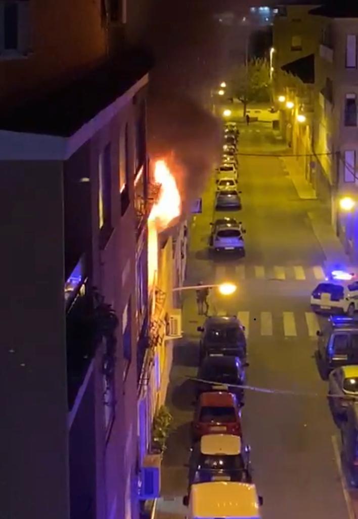 Incendio en una vivienda de la calle Pintor Luis García