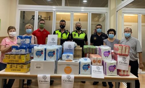 La Policía Local dona a Cáritas productos de primera necesidad