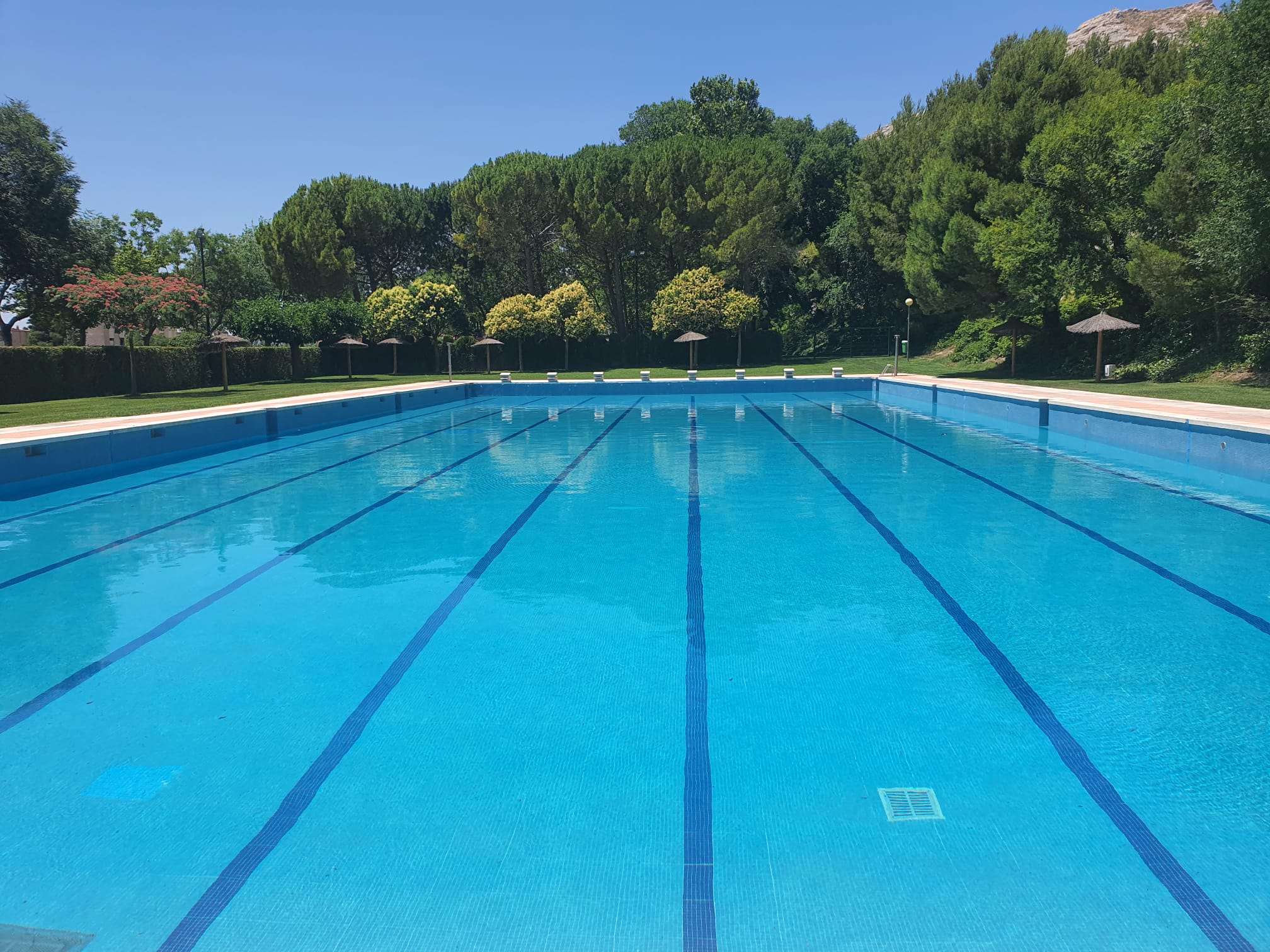 En la piscina municipal de Villena sólo se permitirá el reagrupamiento de personas de la misma familia