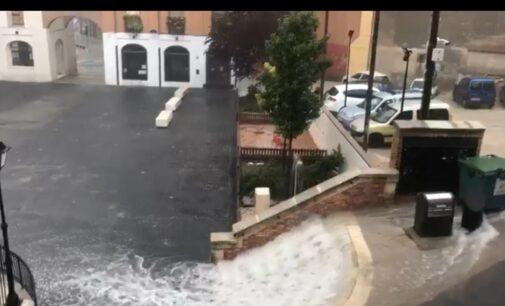 Una tromba de agua anega la zona baja de Villena