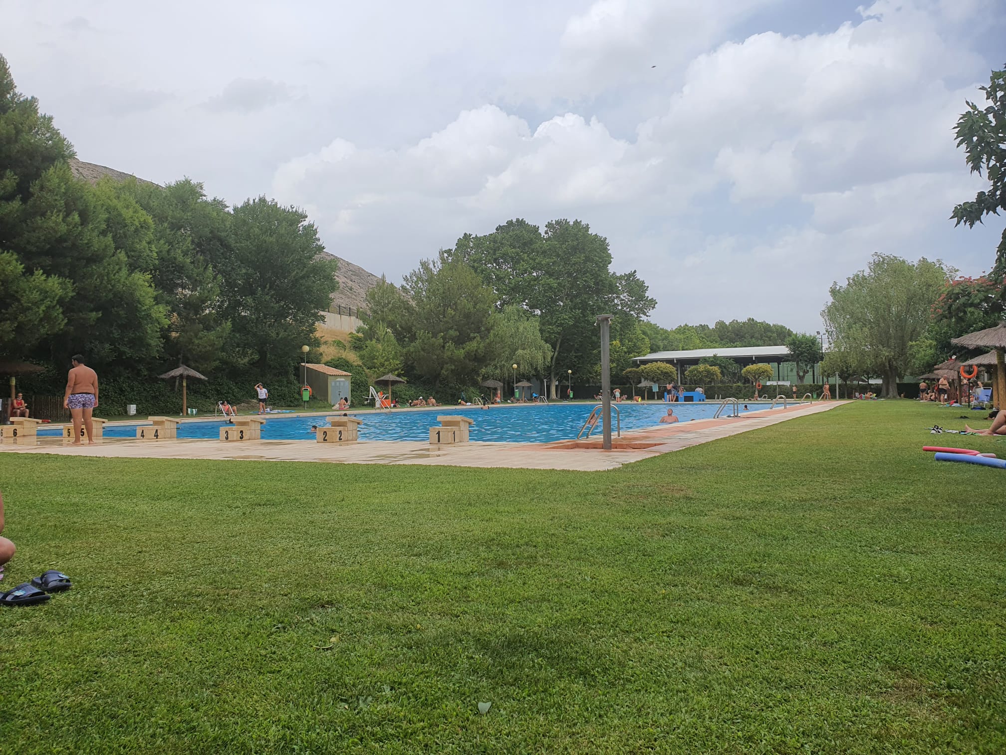 Más de 1.000 usuarios visitan la piscina municipal en su primera semana de apertura