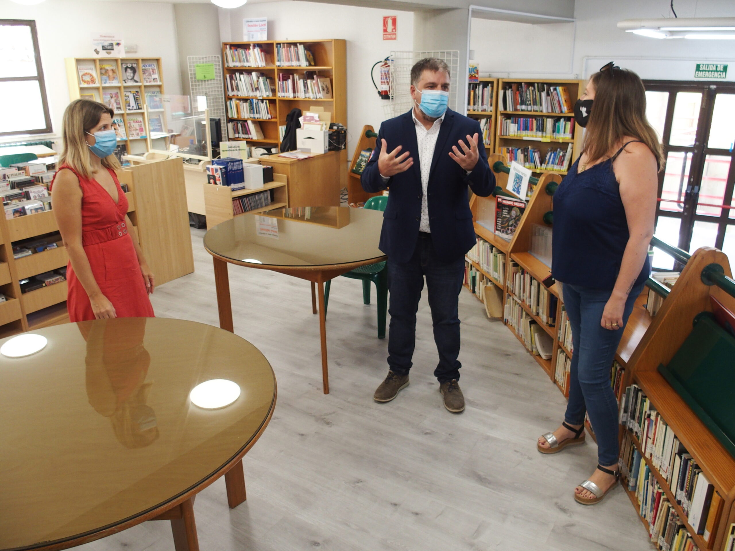 Abre la biblioteca Miguel Hernández con suelo renovado