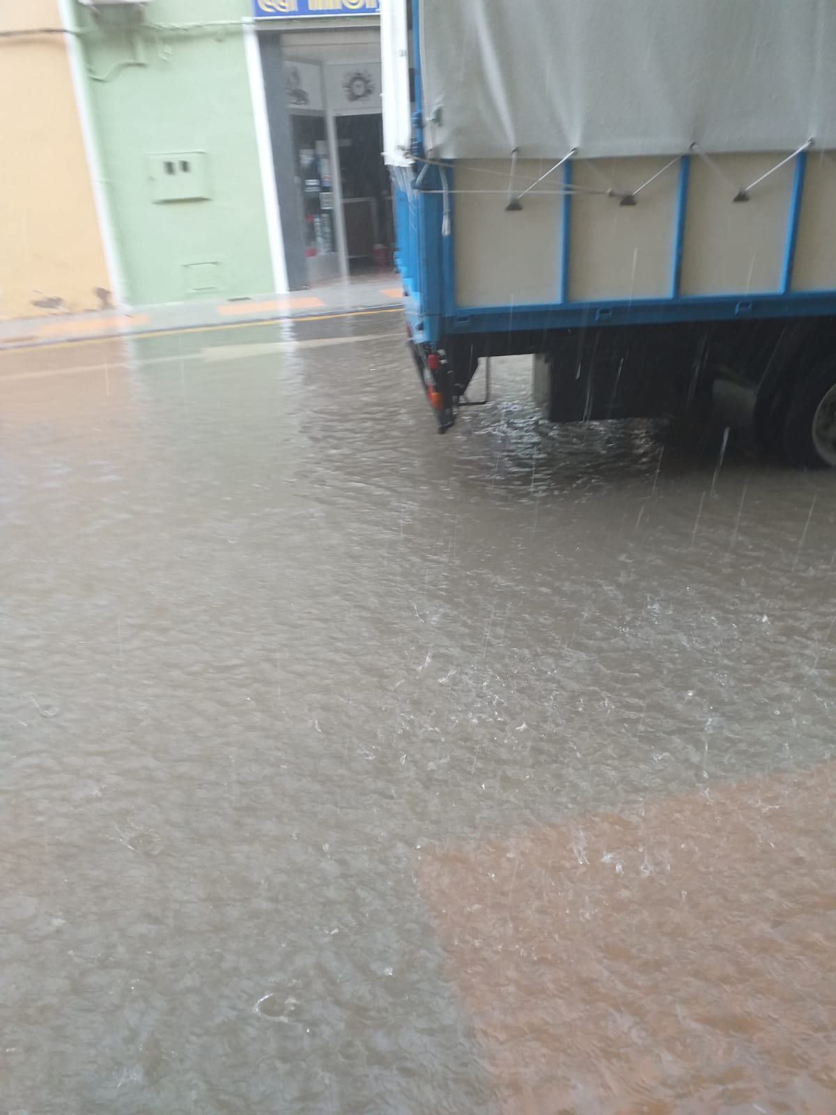 Los vecinos de la Paz denuncian inundaciones en la renovada calle Celada