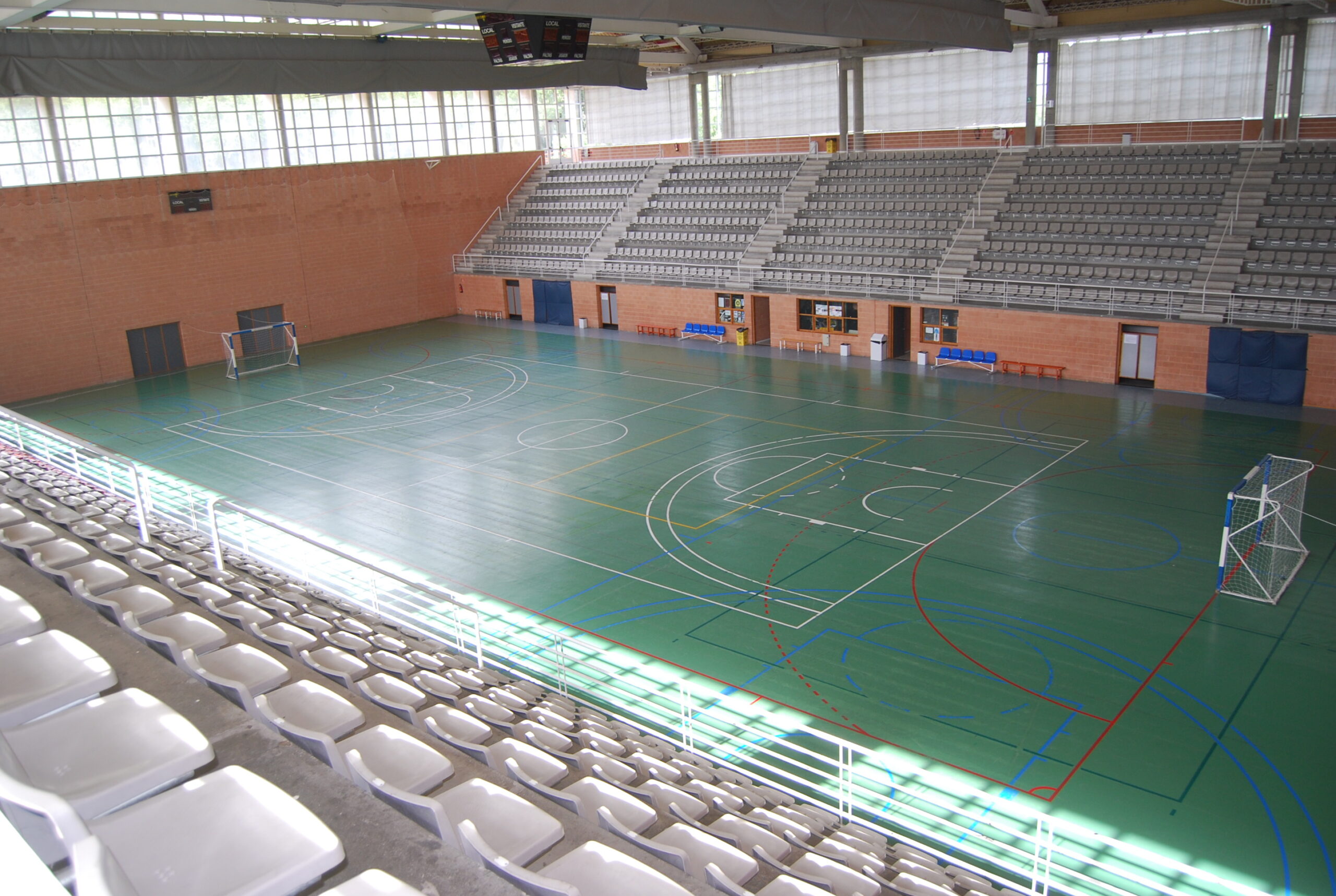 Diputación concede una subvención a Villena de 74.600 euros para mejorar la accesibilidad del pabellón polideportivo