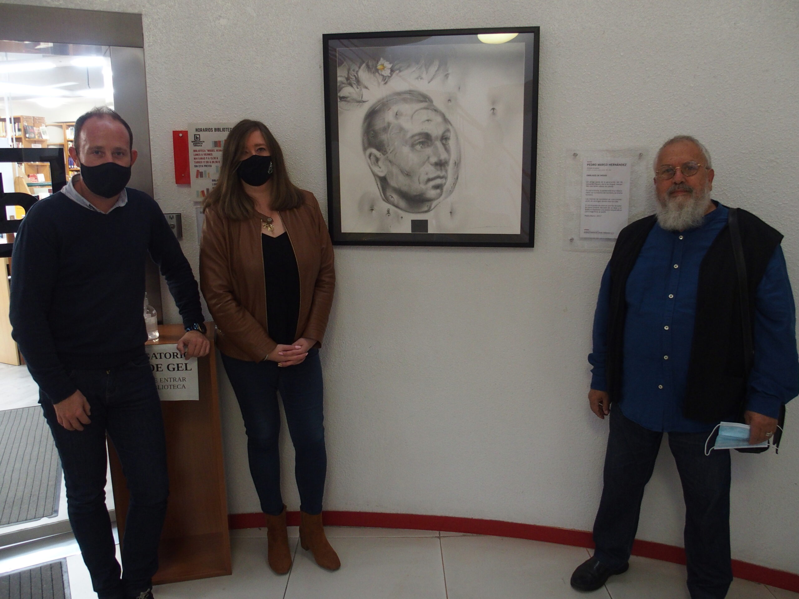 El artista Pedro Marco dona  un cuadro de Miguel Hernández a la Biblioteca