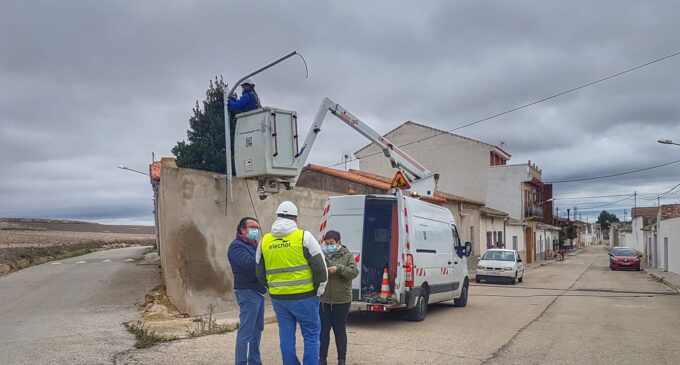 Villena invierte más de 95.000 € para adecuar 130 luminarias en La Encina