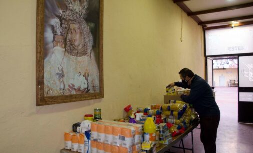 La Junta Mayor de Cofradías y entidades festeras recogen 4.000 kilos de alimentos y productos para Cáritas y Cruz Roja