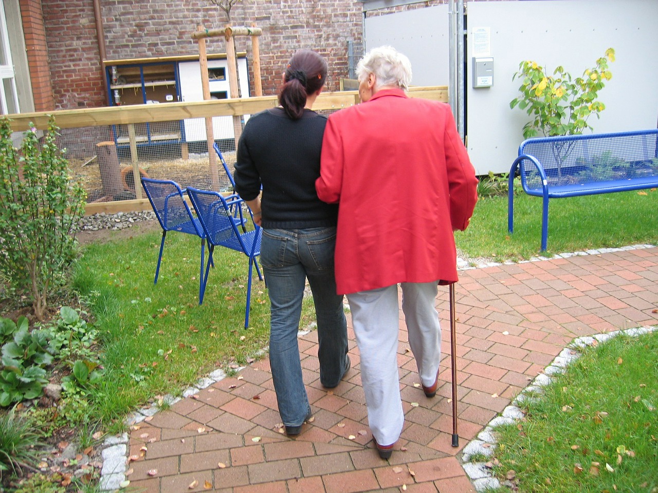 El Consell elimina las restricciones para las salidas y las visitas en residencias de personas mayores