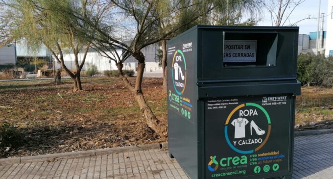 La Concejalía de Limpieza Viaria instala 32 nuevos contenedores de recogida textil