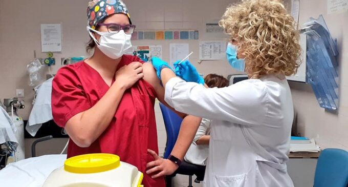 La Comunitat Valenciana inicia la vacunación del personal sanitario de primera línea