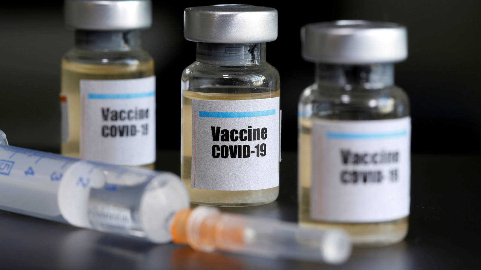 Sanidad recibe unas 200.000 dosis extra de Pfizer y adelanta la cita de vacunación a los más jóvenes