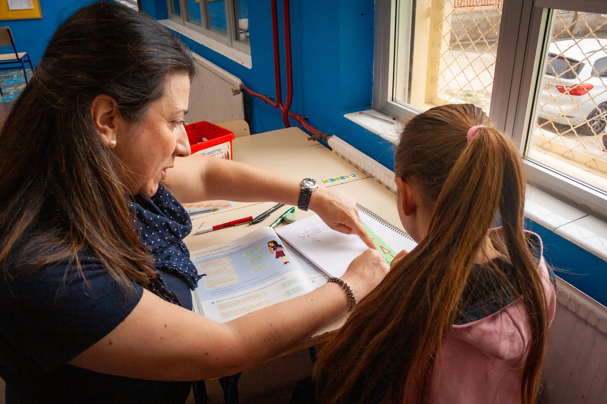 Educación refuerza el programa contra el absentismo escolar en el Santa Teresa, Navarro Santafé y Ruperto Chapí