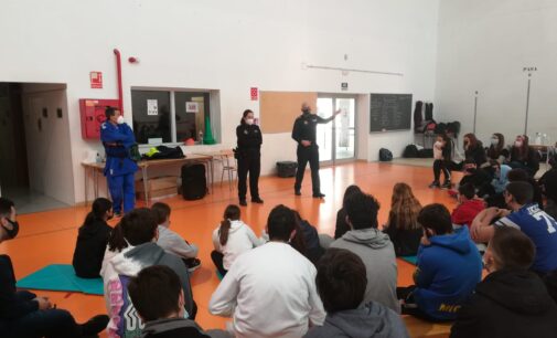 La Policía Local de Villena imparte el taller ‘Violencia de género y defensa personal’ a adolescentes