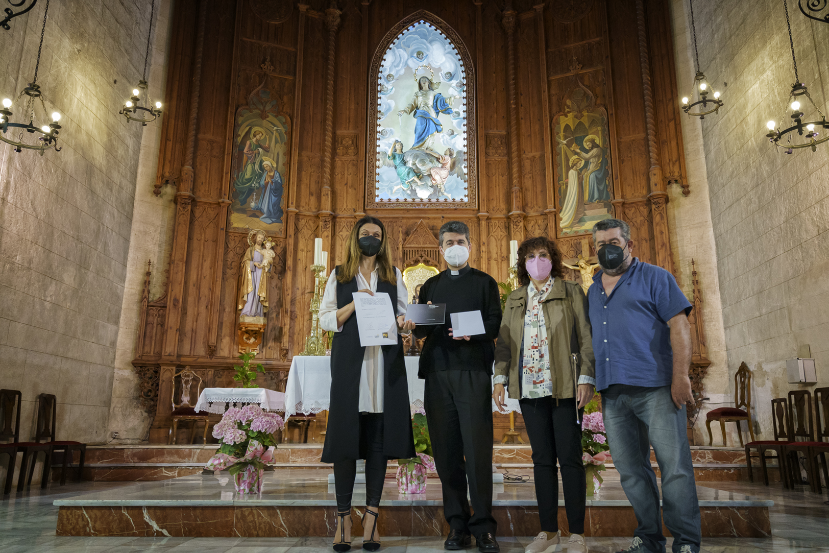 Donan 600 € a Los Amigos de Santa María para la restauración del templo