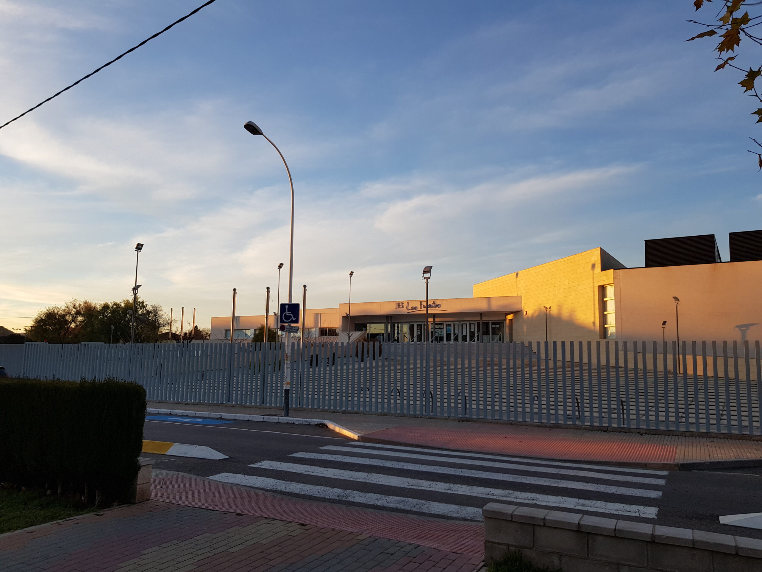 Villena podría cerrar al tráfico los accesos a los centros educativos de la zona norte en las entradas y salidas