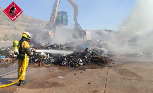 Incendio en la planta de residuos de Villena