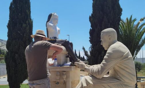 Comienza la restauración de la estatua homenaje al sector calzado