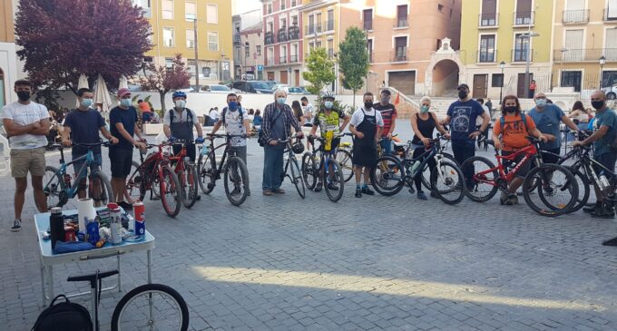 15 participantes en el primer taller de reparación de bicicletas