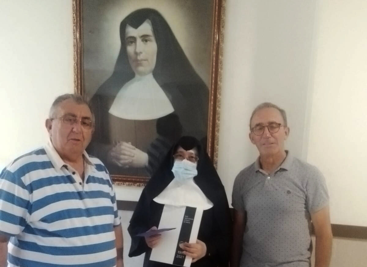 La Peña Valencianista “El Tesoro” entrega un donativo al Asilo de Villena