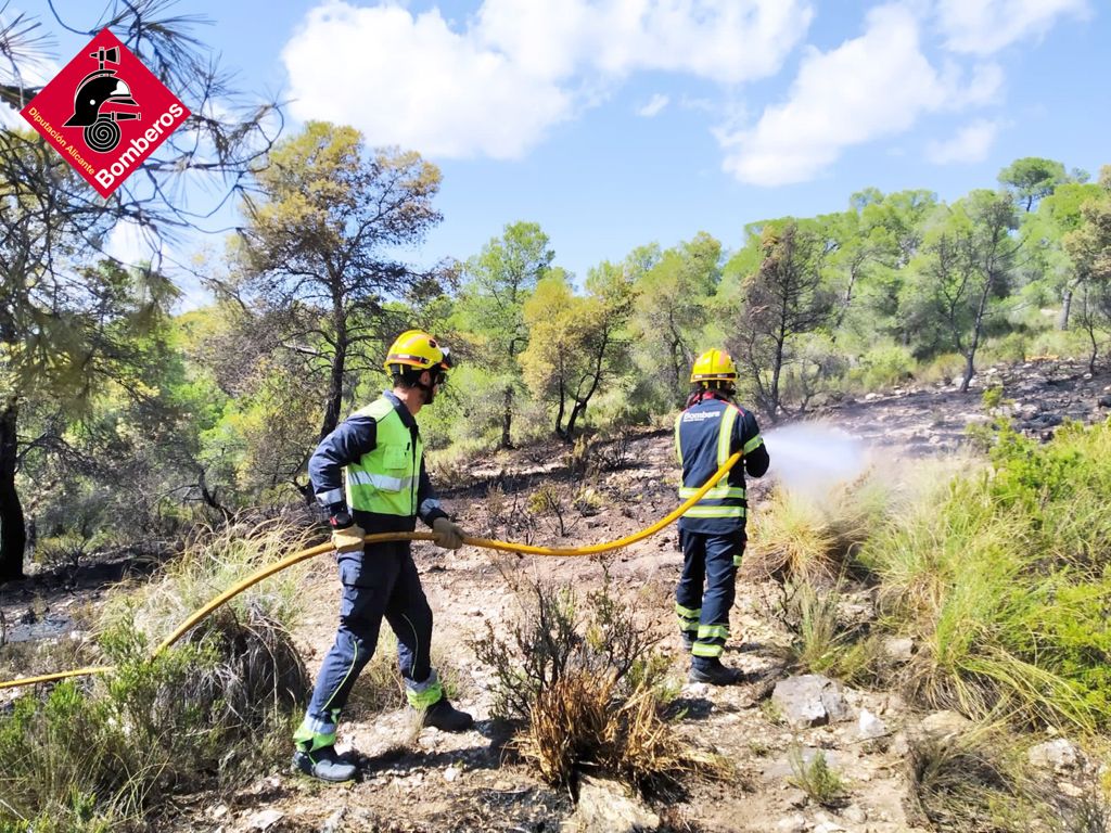 Extinguido un incendio forestal cerca de Biar