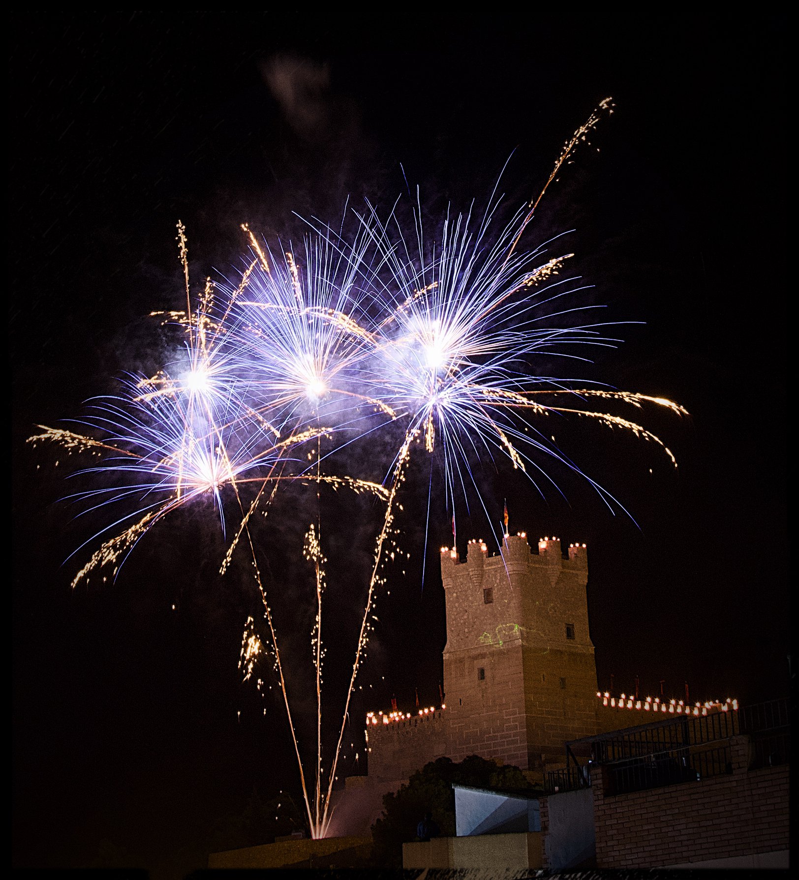 Las Fiestas se cuelan en  una proyección sobre el castillo