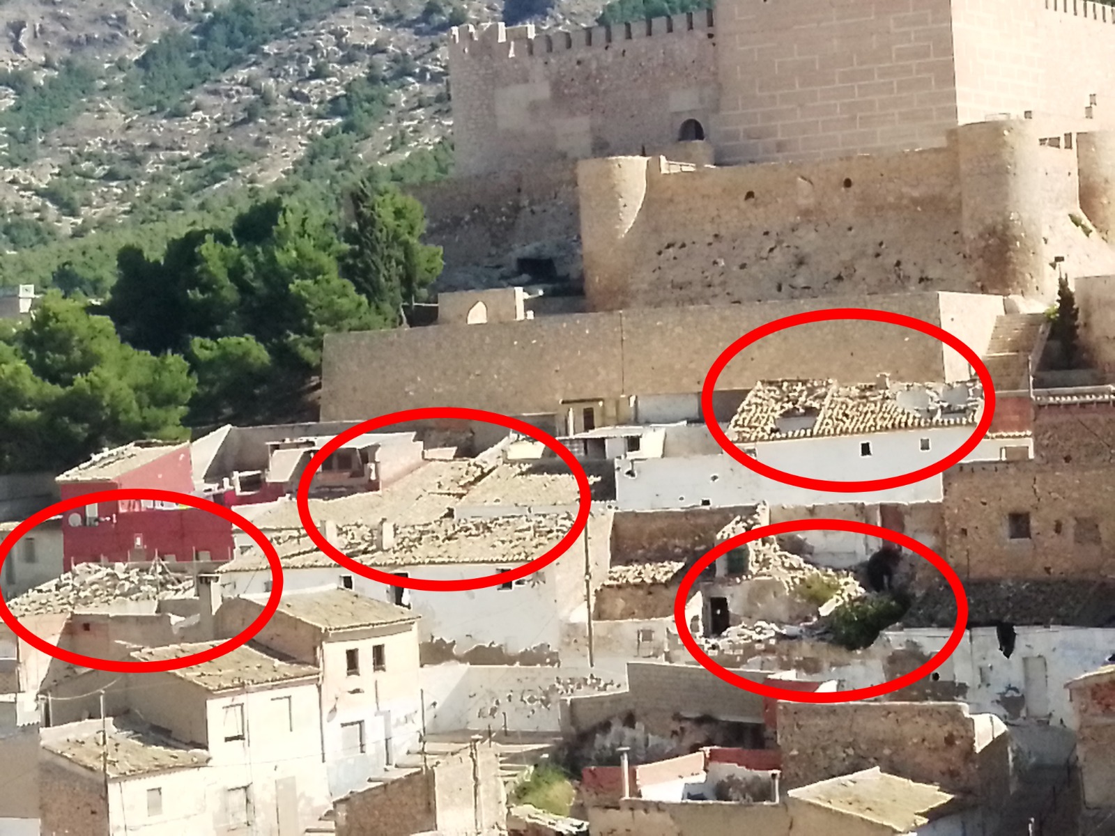 El PP indica que la degradación del entorno del Castillo daña  la imagen turística de Villena