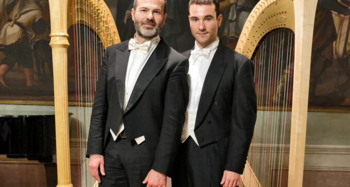 Los arpistas Davide Burani y José Antonio Domené se  presentarán en un recital de música española para dúo de arpas  en Teatro Chapí de Villena