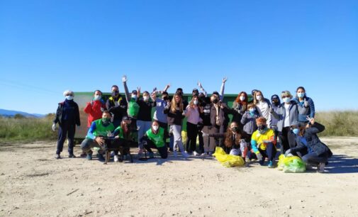 220 voluntarios recogen más de una tonelada de residuos en cuatro parajes de Villena