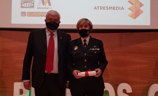 La Comisaria Jefa de la Policía Local de Villena recibe uno de los premios Onda Cero 2021