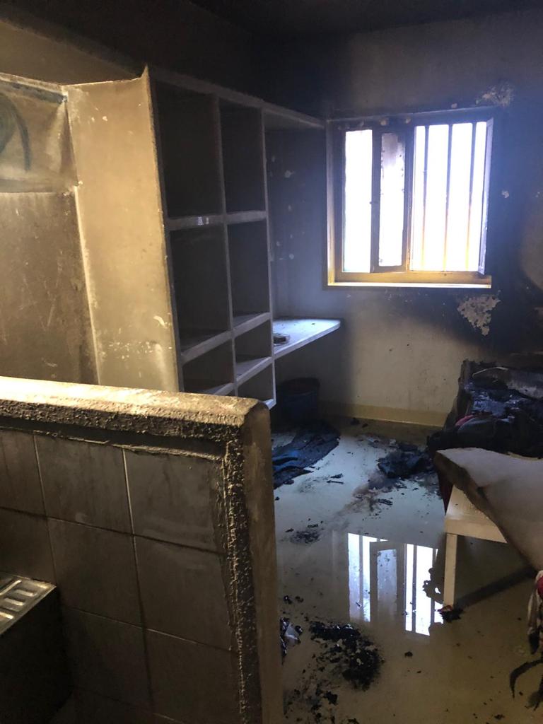 Un preso prende fuego a su celda en Villena
