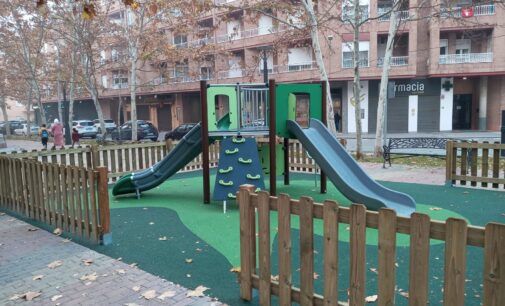 Villena invierte 18.000 € en la reparación de varios juegos infantiles