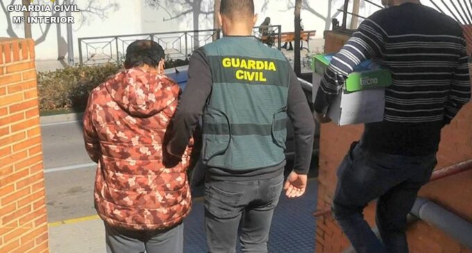 La Guardia Civil investiga a cinco personas y detiene a otra por introducir billetes falsos “de película” en Novelda y Aspe