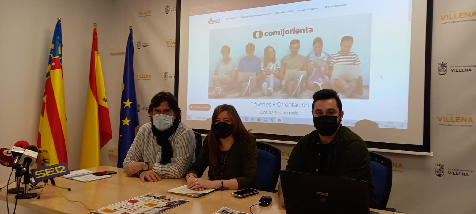 Villena presenta la web juvenil ‘comijorienta.org’ para ofrecer información educativa y laboral