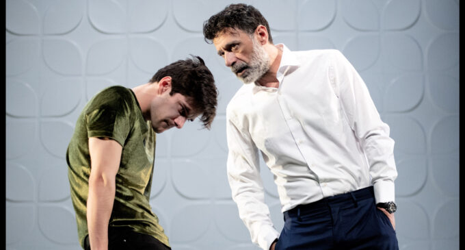 “Dribbling”, en el  Teatro Chapí de Villena con Nacho Fresneda y Álvaro Rico