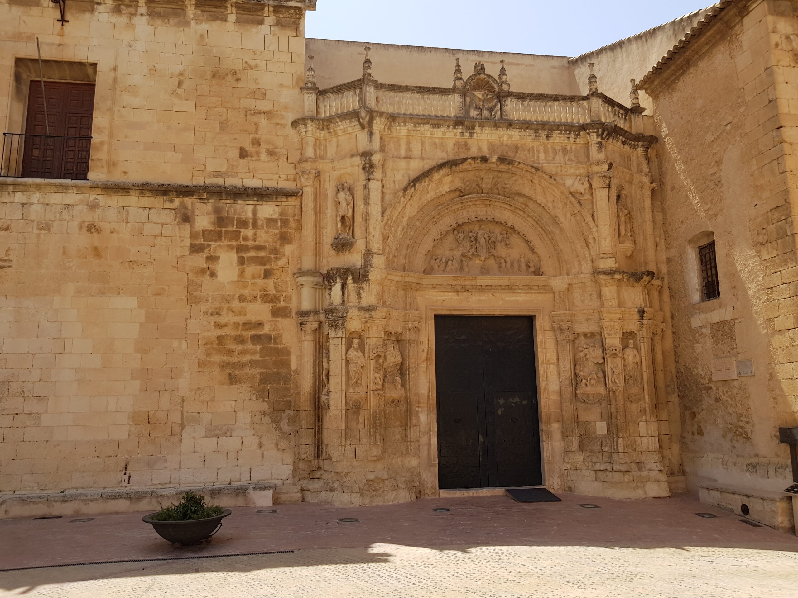 La restauración de la portada renacentista de la iglesia de Biar ya tiene fecha