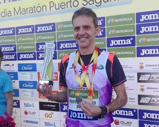El atleta villenense, Edu Verdú, Campeón de España en media maratón