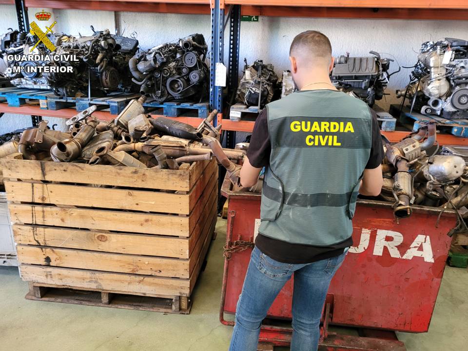 La Guardia Civil desarticula un grupo especializado en el robo de catalizadores que operaba en Villena