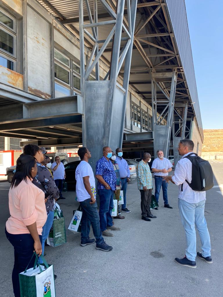 Representantes de Ghana y Cabo Verdes visitan en Villena la planta de residuos del Consorcio Crea