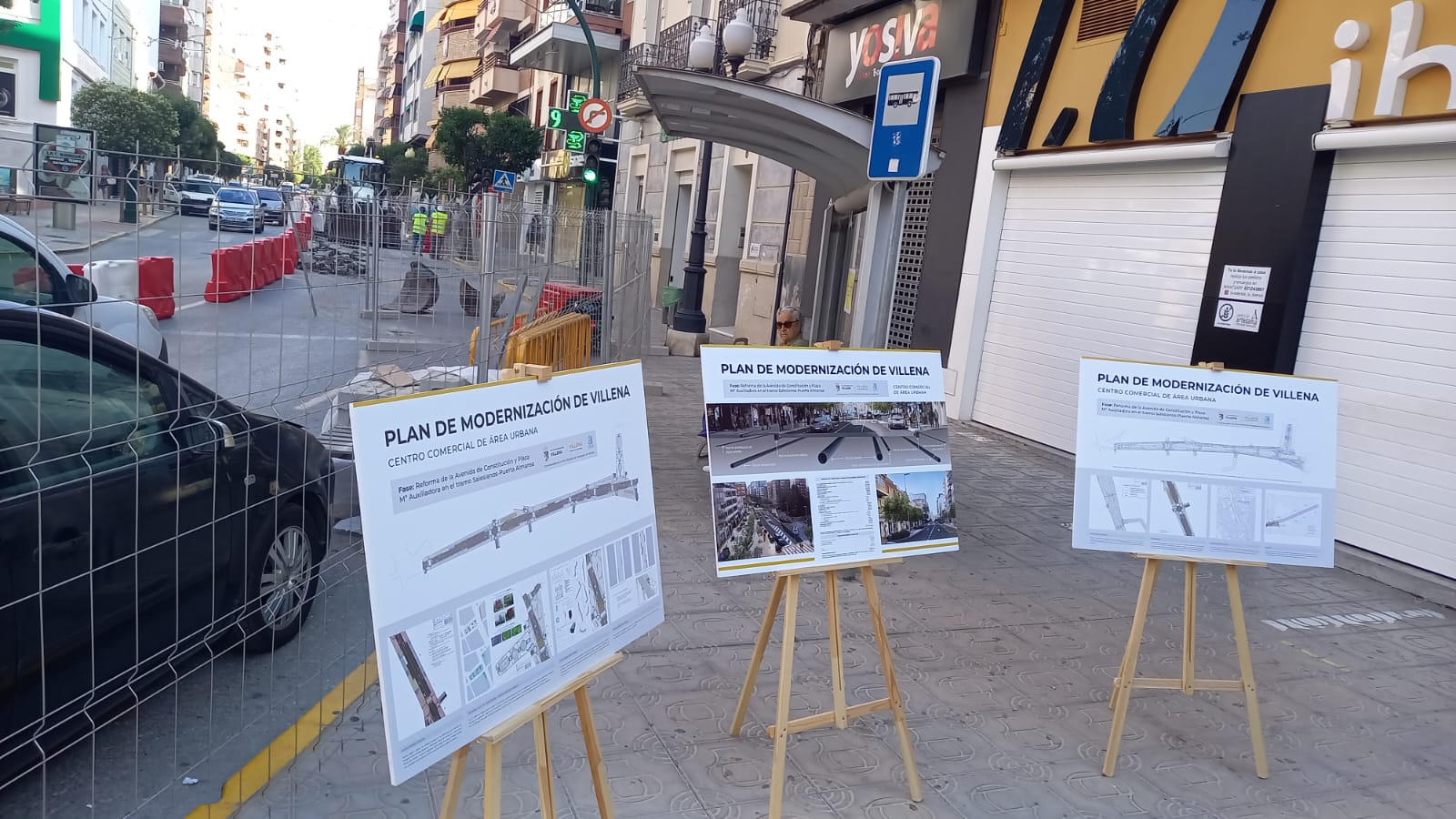 Habilitan una parada de autobús en la calle Navarro Santafé por las obras de la Constitución