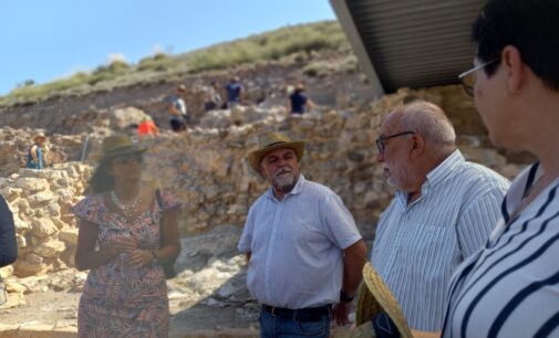 Las excavaciones en Cabezo Redondo sacan a la luz una vasija de grandes dimensiones
