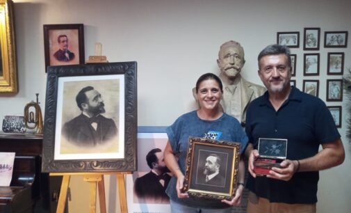 La familia de Joaquín Navarro dona al Teatro Chapí varios objetos