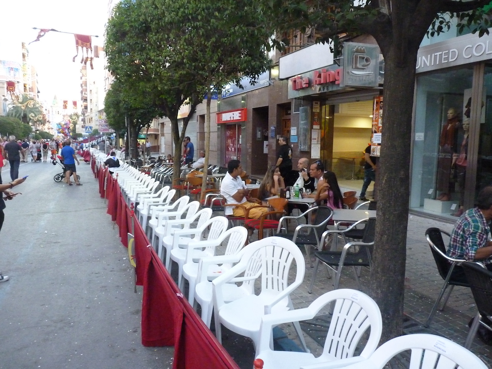 Comercios y Servicios Vi celebra las fiestas sorteando sillas en primera fila