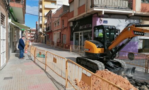 Las obras  de las calles José María Soler y Román en Villena se prolongarán hasta finales de noviembre