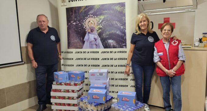 La Junta de la Virgen inicia la Corona Social donando alimentos a Cruz Roja