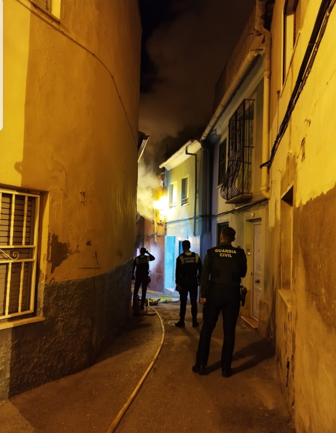 Incendio en una casa de la calle José Zapater en Villena