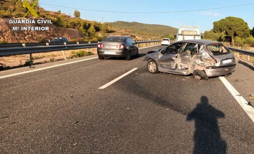 La Guardia Civil auxilia a una conductora herida grave en un accidente en una carretera de Biar